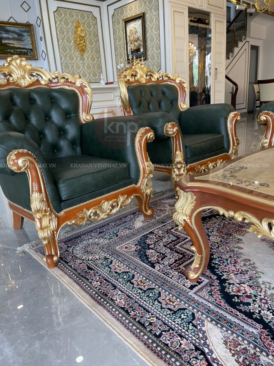 Sofa tân cổ điển được dát vàng ấn tượng